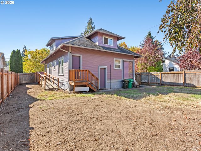 2433 N EMERSON St, Portland, OR 97217