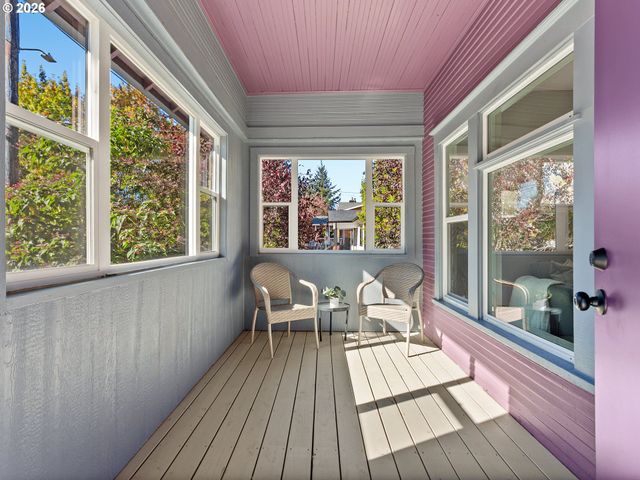 2433 N EMERSON St, Portland, OR 97217