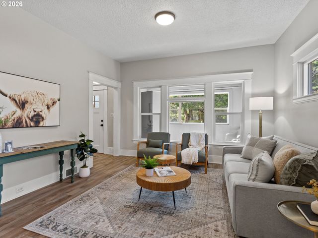 2433 N EMERSON St, Portland, OR 97217