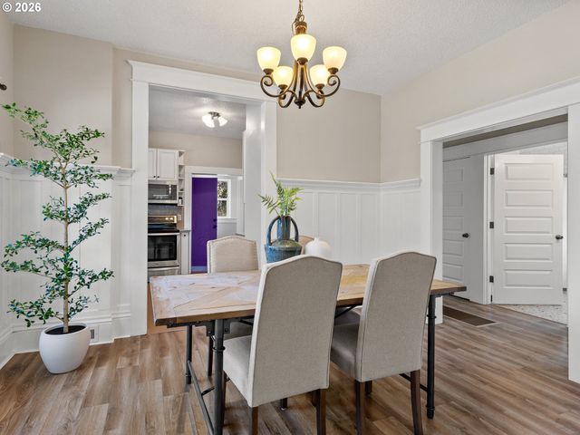 2433 N EMERSON St, Portland, OR 97217