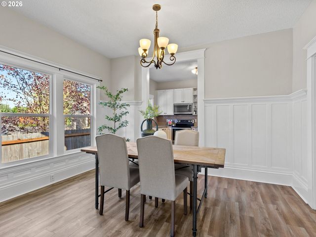 2433 N EMERSON St, Portland, OR 97217