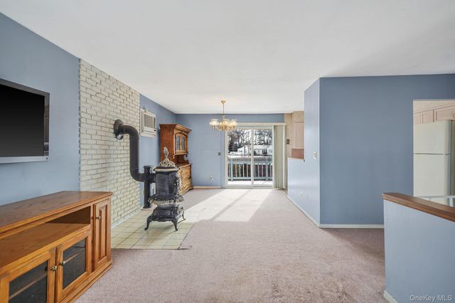 60 Liberty Avenue, North Babylon, NY 11703