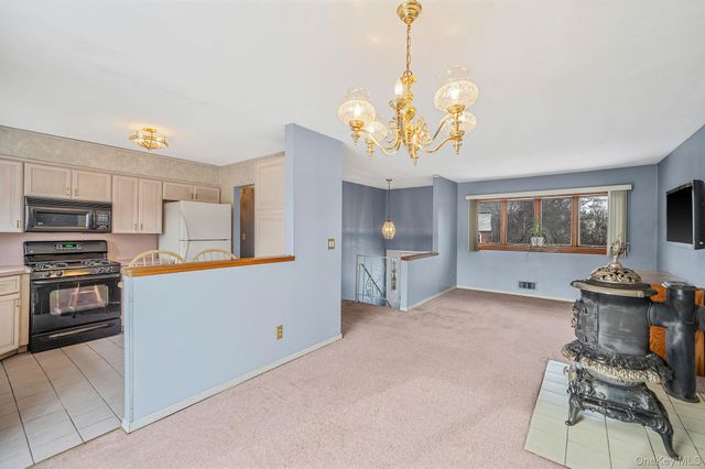 60 Liberty Avenue, North Babylon, NY 11703