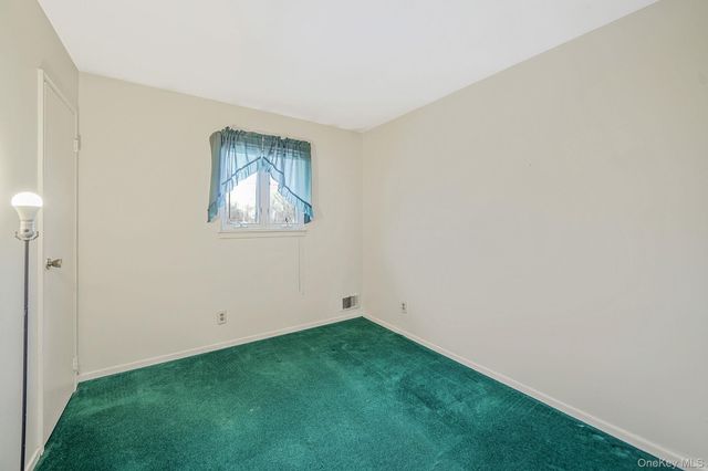 60 Liberty Avenue, North Babylon, NY 11703