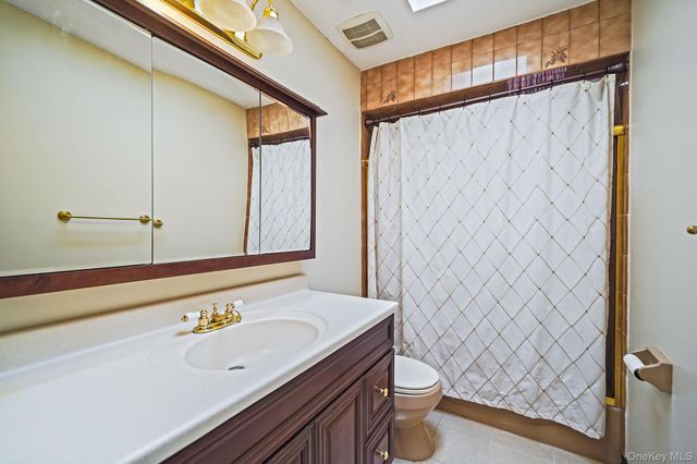 60 Liberty Avenue, North Babylon, NY 11703