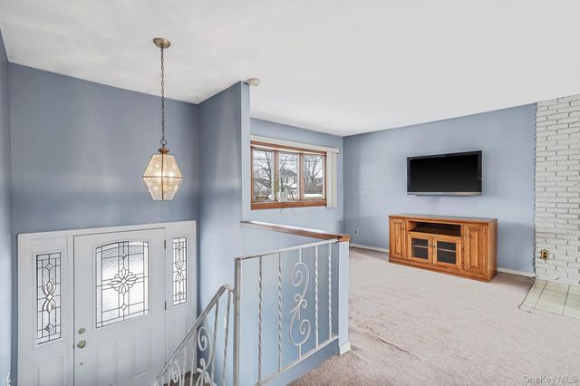 60 Liberty Avenue, North Babylon, NY 11703