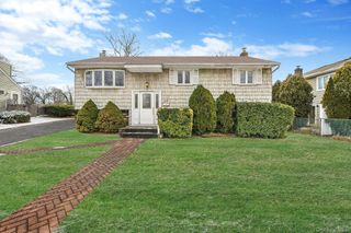 60 Liberty Avenue, North Babylon, NY 11703