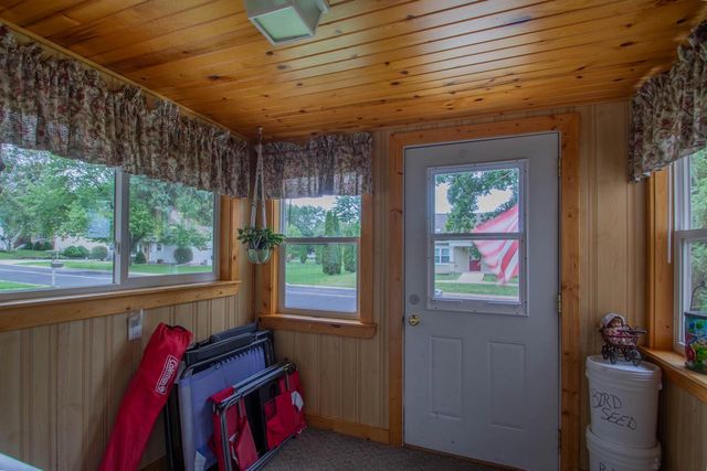 816 W Division STREET, Watertown, WI 53098