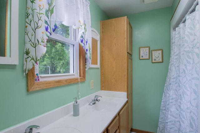 816 W Division STREET, Watertown, WI 53098