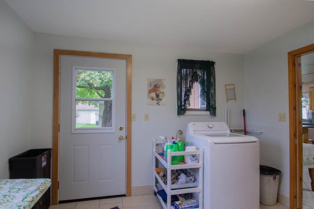 816 W Division STREET, Watertown, WI 53098