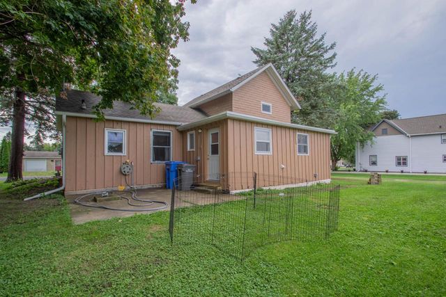 816 W Division STREET, Watertown, WI 53098