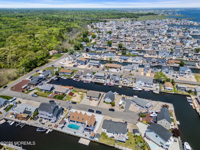 212 Cypress Drive, Bayville, NJ 08721