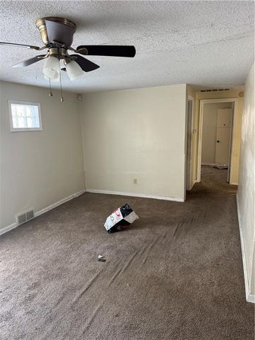 7204 Raytown Road, Raytown, MO 64133