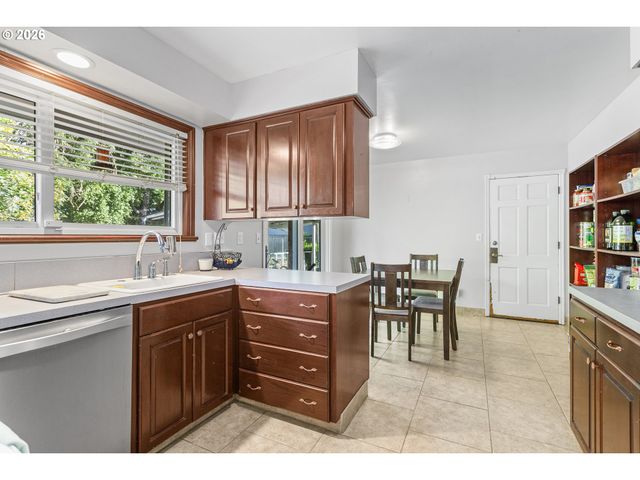1324 Ne BIRCHAIRE Ln, Hillsboro, OR 97124
