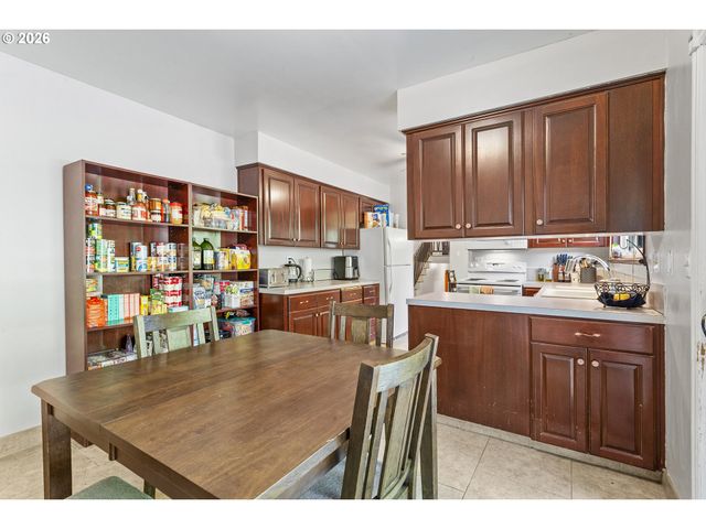 1324 Ne BIRCHAIRE Ln, Hillsboro, OR 97124