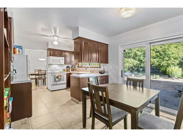 1324 Ne BIRCHAIRE Ln, Hillsboro, OR 97124