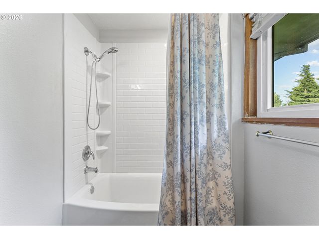 1324 Ne BIRCHAIRE Ln, Hillsboro, OR 97124