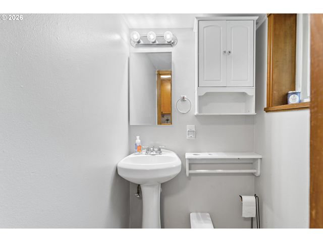 1324 Ne BIRCHAIRE Ln, Hillsboro, OR 97124