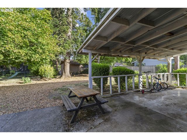 1324 Ne BIRCHAIRE Ln, Hillsboro, OR 97124