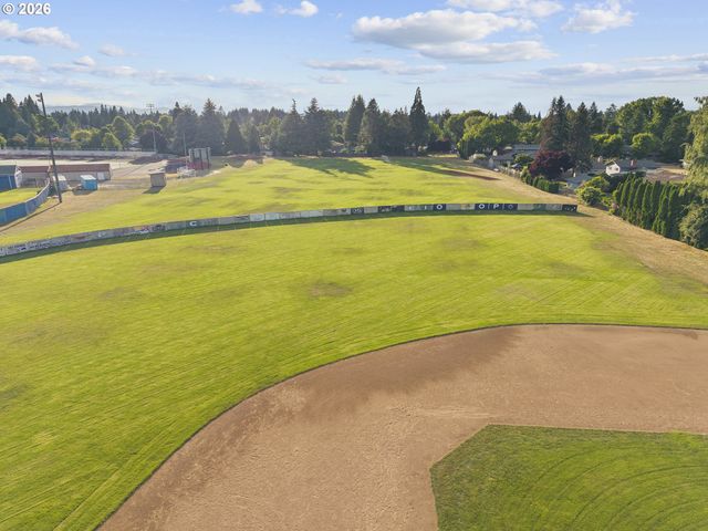 1324 Ne BIRCHAIRE Ln, Hillsboro, OR 97124
