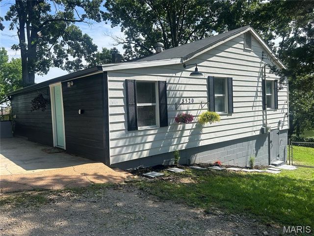 8520 Lake Drive, Cedar Hill, MO 63016