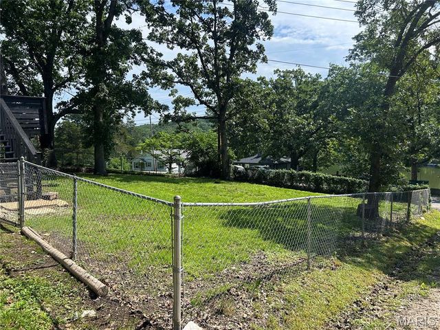 8520 Lake Drive, Cedar Hill, MO 63016