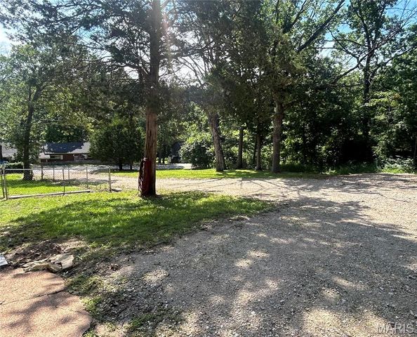 8520 Lake Drive, Cedar Hill, MO 63016