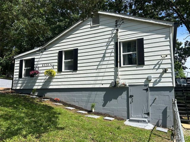 8520 Lake Drive, Cedar Hill, MO 63016