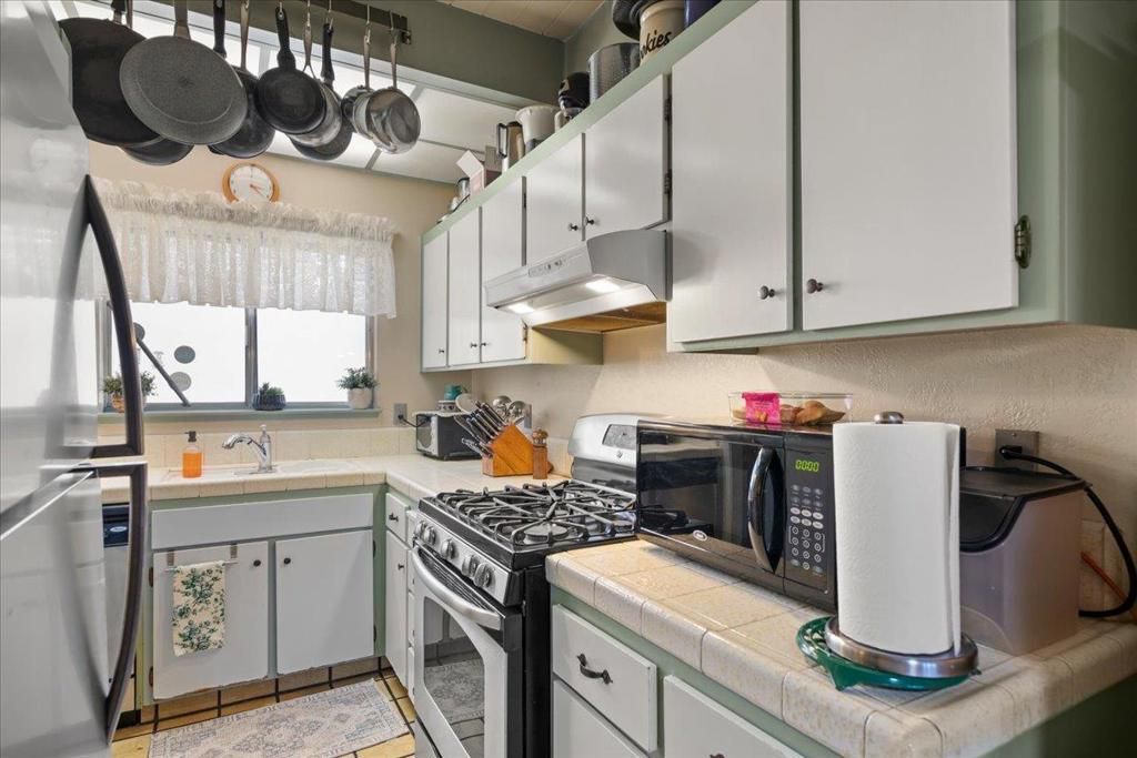 Image 6 of property listing at 10385 Mary Avenue, Cupertino, CA 95014