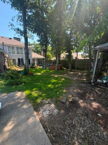 2006 Mill Run Drive, Arlington, TX 76006