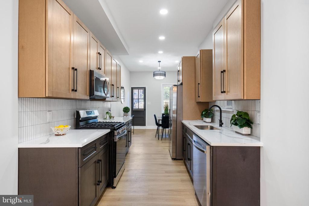 Image 12 of property listing at 2237 MADISON AVE, Baltimore, MD 21217
