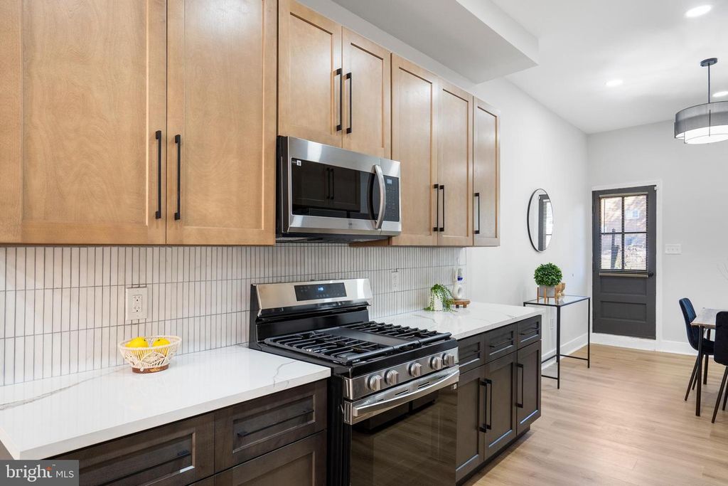 Image 13 of property listing at 2237 MADISON AVE, Baltimore, MD 21217