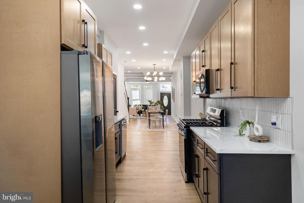 Image 15 of property listing at 2237 MADISON AVE, Baltimore, MD 21217