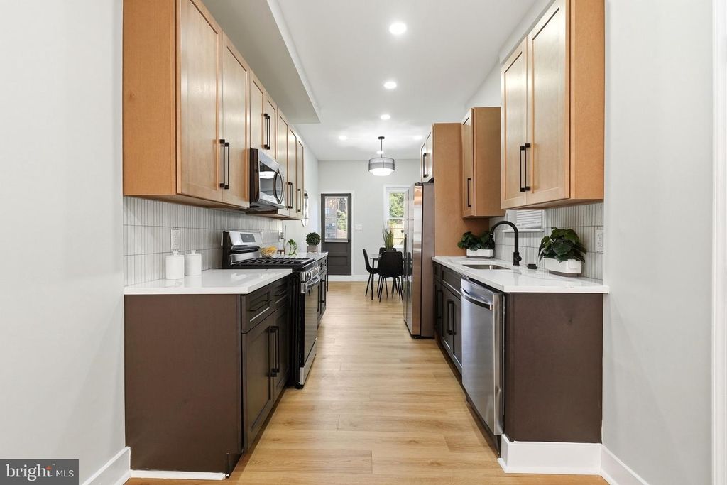Image 22 of property listing at 2237 MADISON AVE, Baltimore, MD 21217