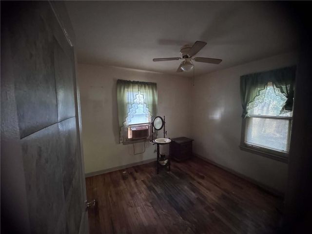10417 E 27TH Street, Independence, MO 64052