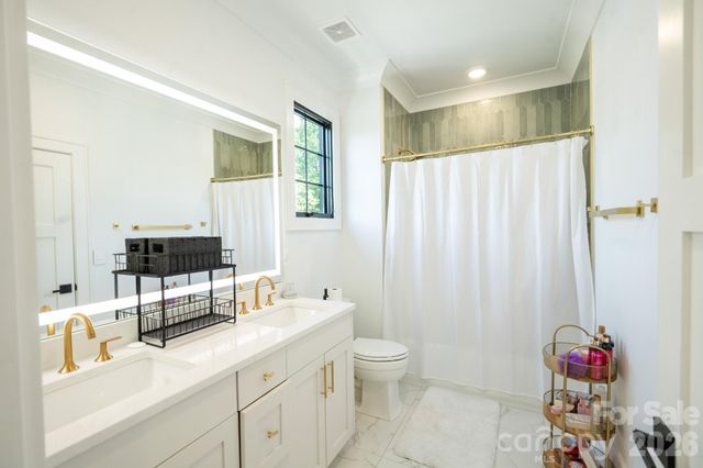 6105 Berryhill Towns Drive, Charlotte, NC 28270