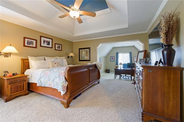 6044 Brownridge Drive, Shawnee, KS 66218