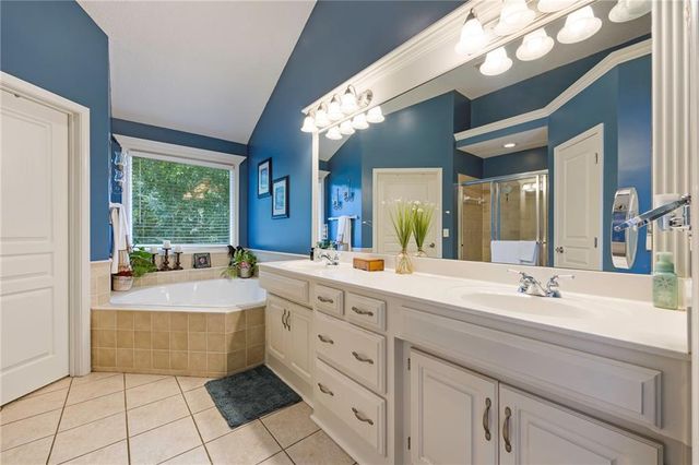6044 Brownridge Drive, Shawnee, KS 66218