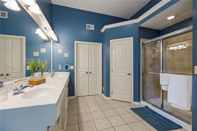 6044 Brownridge Drive, Shawnee, KS 66218