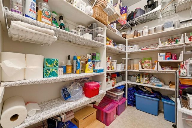 6044 Brownridge Drive, Shawnee, KS 66218
