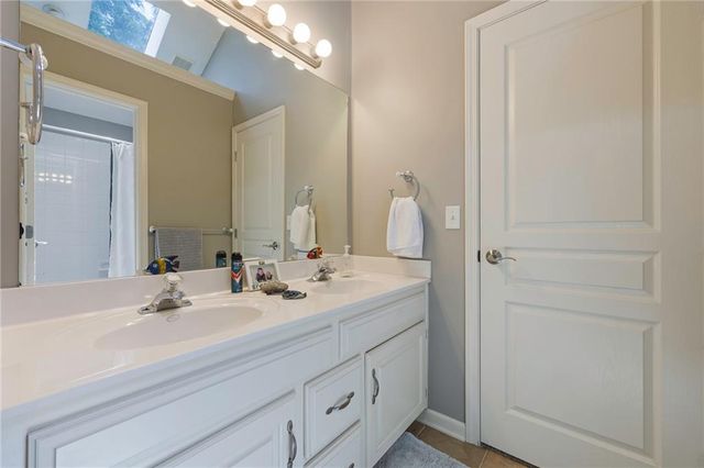 6044 Brownridge Drive, Shawnee, KS 66218