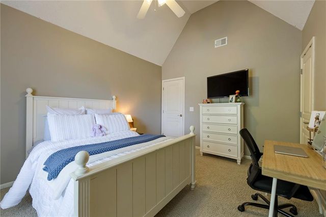 6044 Brownridge Drive, Shawnee, KS 66218