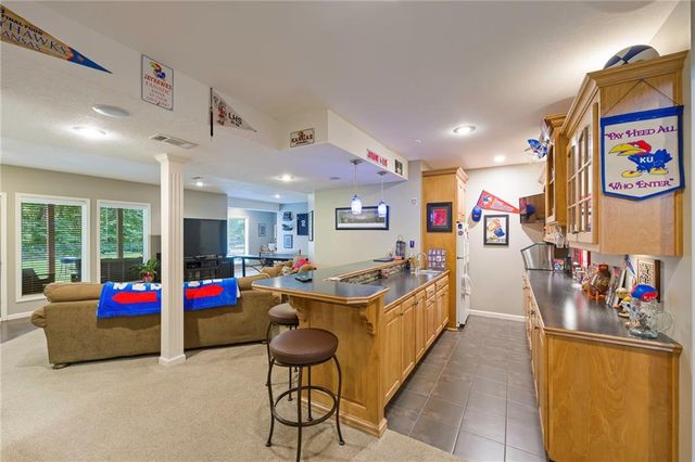 6044 Brownridge Drive, Shawnee, KS 66218