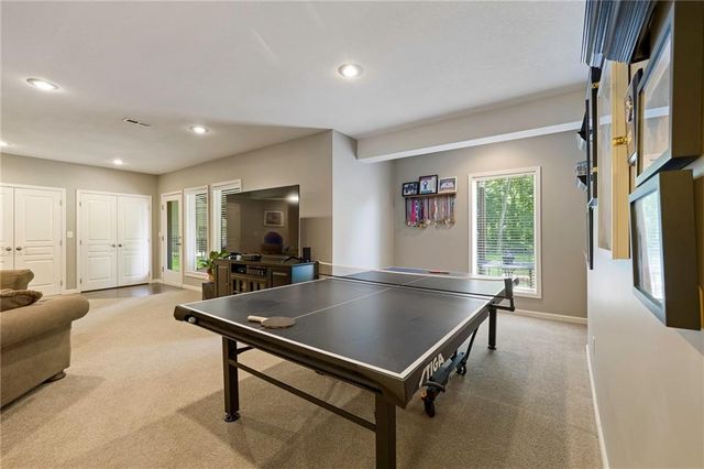 6044 Brownridge Drive, Shawnee, KS 66218