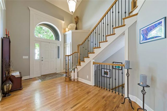 6044 Brownridge Drive, Shawnee, KS 66218
