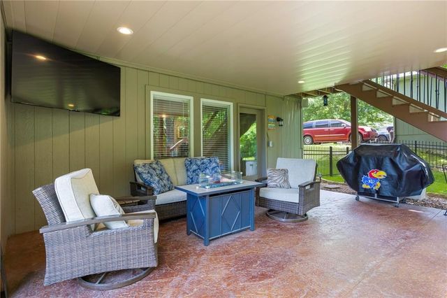 6044 Brownridge Drive, Shawnee, KS 66218