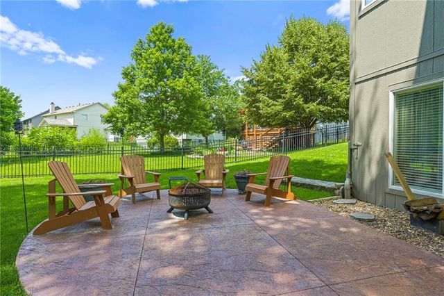 6044 Brownridge Drive, Shawnee, KS 66218