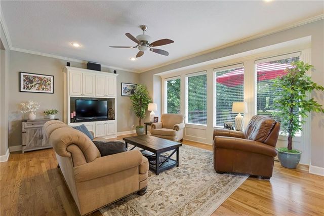 6044 Brownridge Drive, Shawnee, KS 66218
