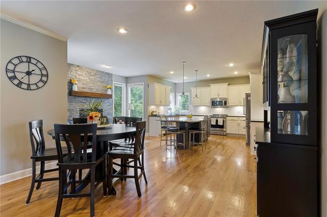 6044 Brownridge Drive, Shawnee, KS 66218