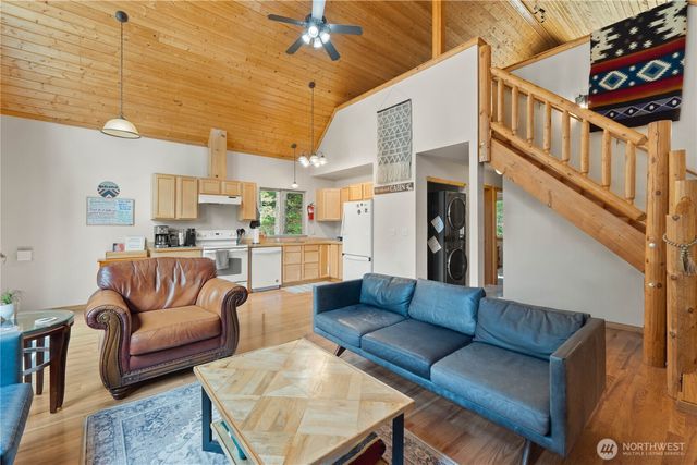 1302 Pine Loch Sun Drive, Ronald, WA 98940